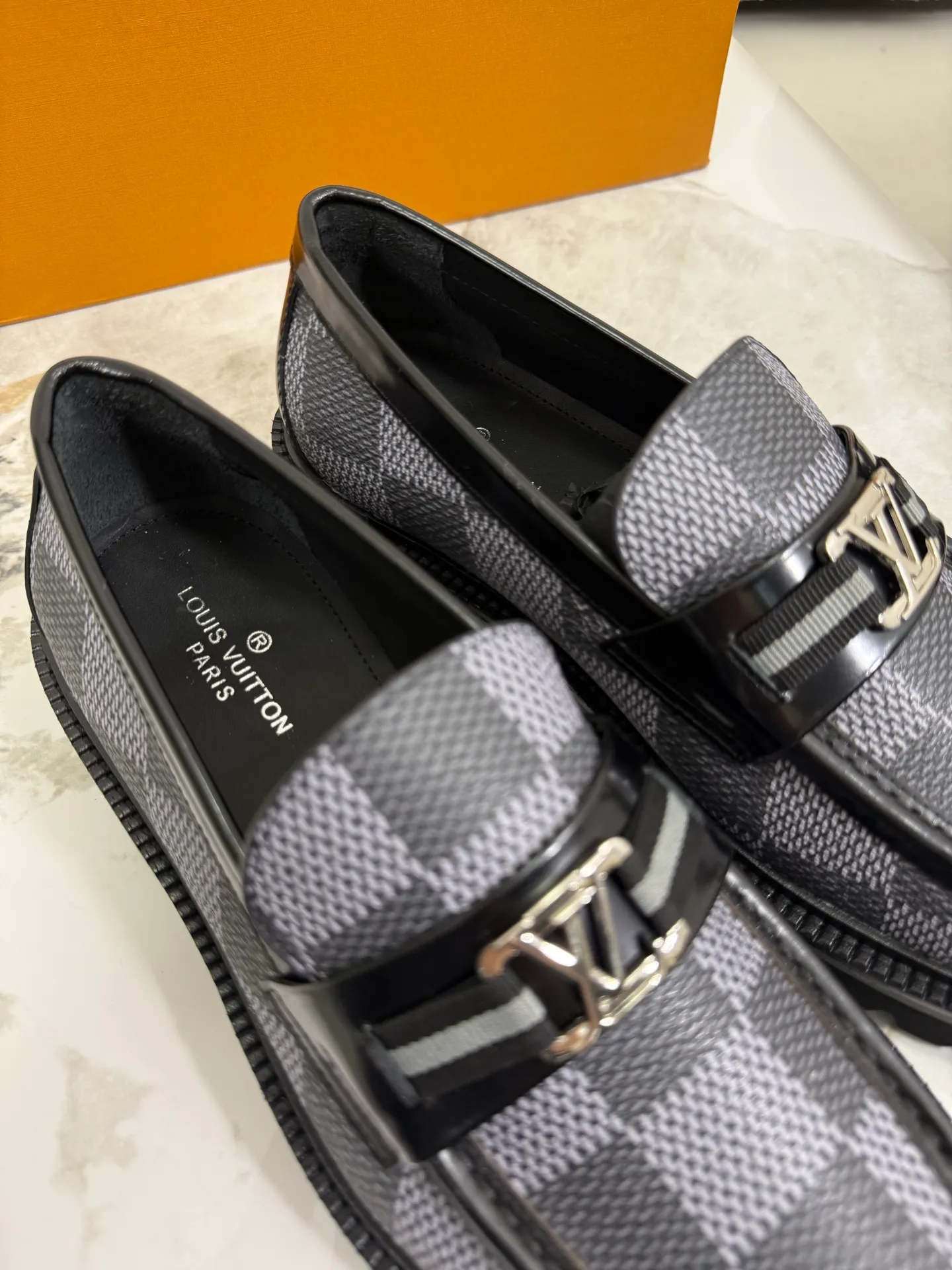 [L Family] Top P: 800💰 ▪️Size: 39-44 (38.45 custom-made) The top male god leather shoes Lv series are sold at the same time with original factory configuration, original cowhide fabric imported from Italy, soft and comfortable, imported water-dyed cow lining, soles: original ultra-light French foam outsole super comfortable, original factory with single goods 🔍🔍high quality, can be entered and exited at will, welcome to compare and synchronize.